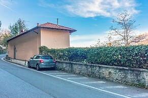 Flower House with Lake View