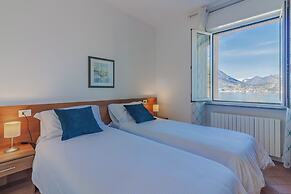 Flower House with Lake View