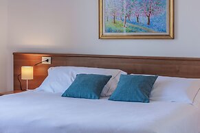 Flower House with Lake View