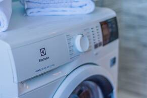 Flower House with Lake View