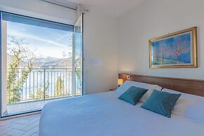 Flower House with Lake View