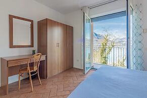 Flower House with Lake View