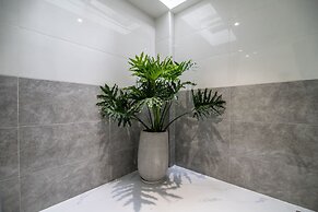 Bin Bin Hotel 12 - Near SaLa Residence