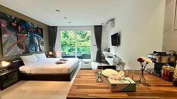 521 - 5 Stars Pool View Large Studio at Patong Beach