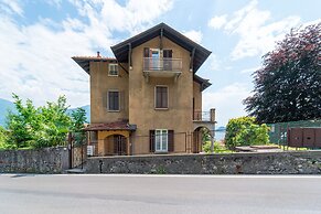 Bright and Cozy in Menaggio