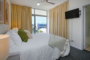 City Centre Apartment with Mountain View