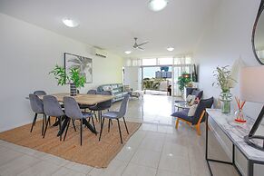 City Centre Apartment with Mountain View