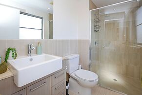 City Centre Apartment with Mountain View