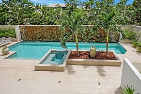 City Centre Apartment with Mountain View