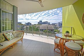 City Centre Apartment with Mountain View