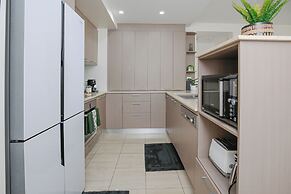 City Centre Apartment with Mountain View