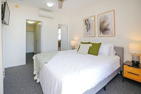 City Centre Apartment with Mountain View