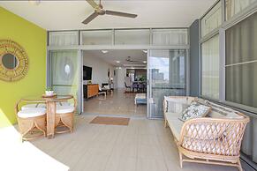 City Centre Apartment with Mountain View