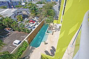 City Centre Apartment with Mountain View