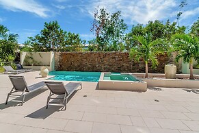 City Centre Apartment with Mountain View