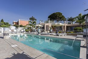 SMALL LUXURY APARTMENT WITH POOL