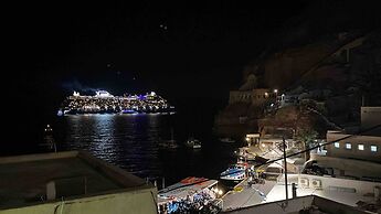 Firaoldport Caldera Sea & Volcano View - 2 Joined Houses