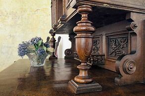 Antique Old Town Apartment