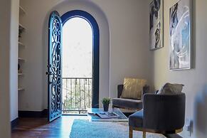 Stylish Lake Austin Retreat w/ EV Charger!