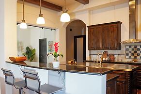 Stylish Lake Austin Retreat w/ EV Charger!