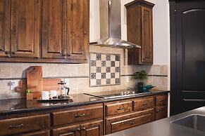 Stylish Lake Austin Retreat w/ EV Charger!