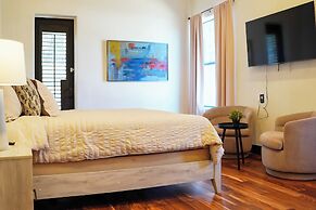 Stylish Lake Austin Retreat w/ EV Charger!