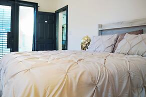 Stylish Lake Austin Retreat w/ EV Charger!