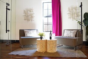 Stylish Lake Austin Retreat w/ EV Charger!