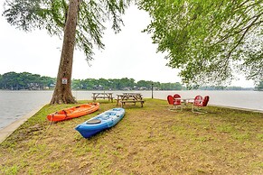 Lakefront Cottage in Clear Springs w/ Deck & Patio