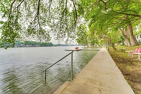 Lakefront Cottage in Clear Springs w/ Deck & Patio