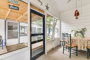 Lakefront Cottage in Clear Springs w/ Deck & Patio