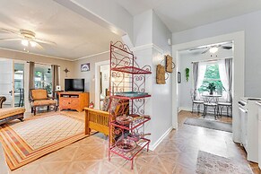 Lakefront Cottage in Clear Springs w/ Deck & Patio