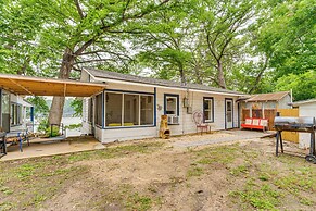 Lakefront Cottage in Clear Springs w/ Deck & Patio