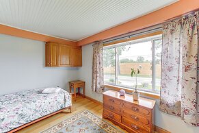 Near Saugatuck Dunes: Pet-friendly Fennville Home!