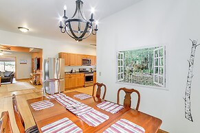 Near Saugatuck Dunes: Pet-friendly Fennville Home!