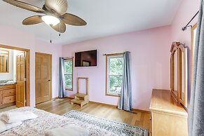 Near Saugatuck Dunes: Pet-friendly Fennville Home!