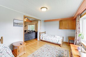 Near Saugatuck Dunes: Pet-friendly Fennville Home!
