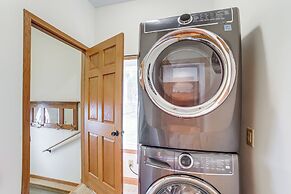 Near Saugatuck Dunes: Pet-friendly Fennville Home!
