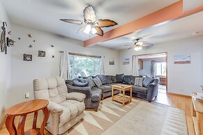 Near Saugatuck Dunes: Pet-friendly Fennville Home!
