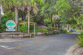 Amelia Island Condo w/ Pool Access: Walk to Beach!