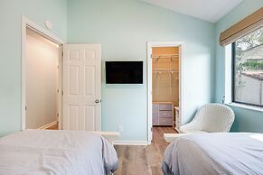 Amelia Island Condo w/ Pool Access: Walk to Beach!