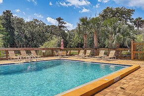 Amelia Island Condo w/ Pool Access: Walk to Beach!