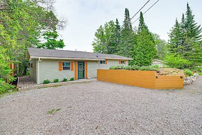 Charming Clam Lake Cottage w/ Dock & Deck!