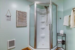 Charming Clam Lake Cottage w/ Dock & Deck!