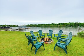 Charming Clam Lake Cottage w/ Dock & Deck!