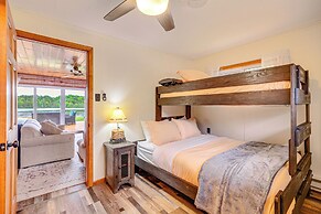 Charming Clam Lake Cottage w/ Dock & Deck!