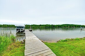 Charming Clam Lake Cottage w/ Dock & Deck!