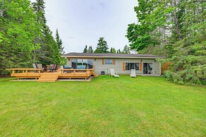 Charming Clam Lake Cottage w/ Dock & Deck!