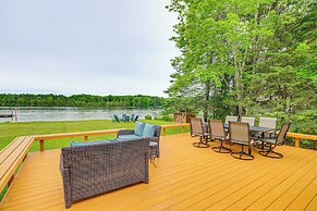 Charming Clam Lake Cottage w/ Dock & Deck!