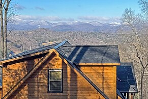 Mountain-view Fleetwood Retreat w/ Deck & Grill